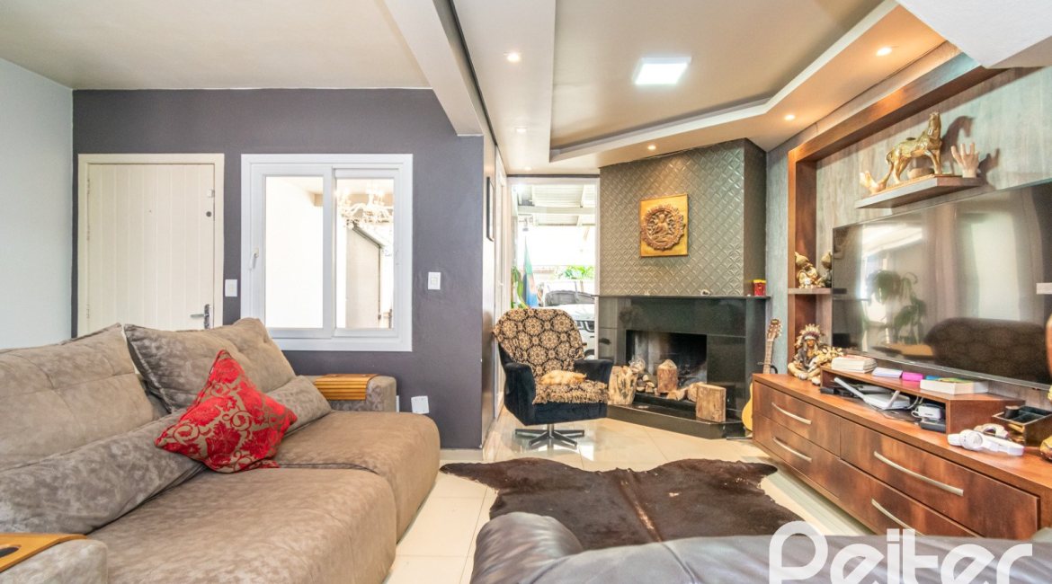 Casa à venda com 186m², 4 dormitórios, 1 suíte, 3 vagas, no bairro Tristeza em Porto Alegre