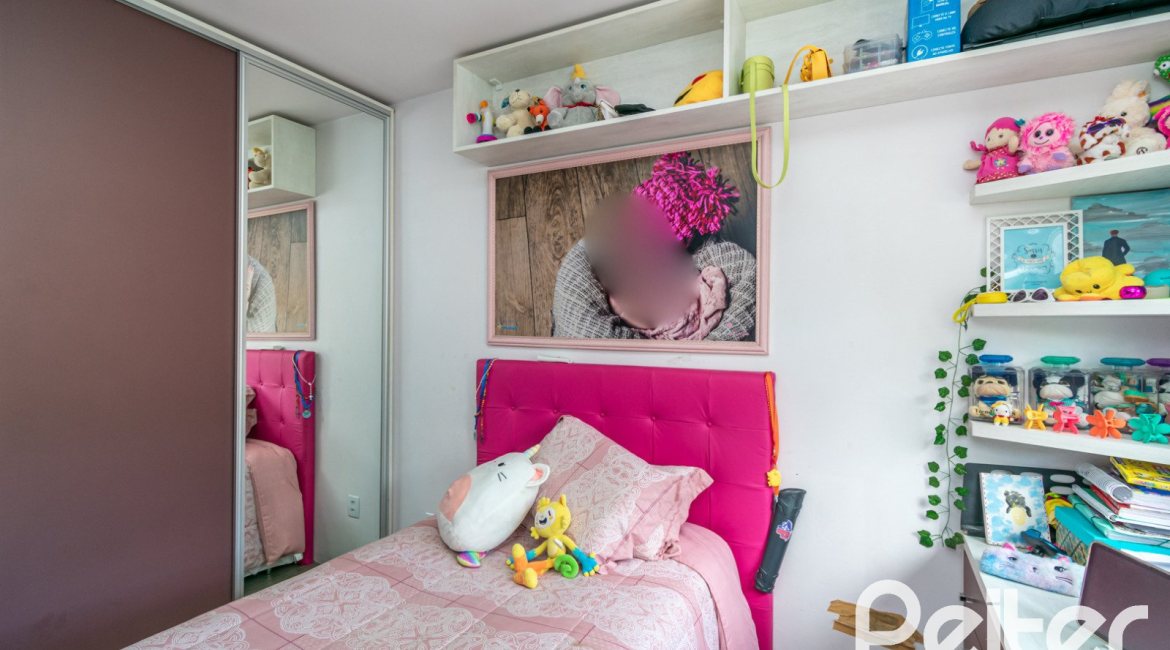 Casa à venda com 186m², 4 dormitórios, 1 suíte, 3 vagas, no bairro Tristeza em Porto Alegre