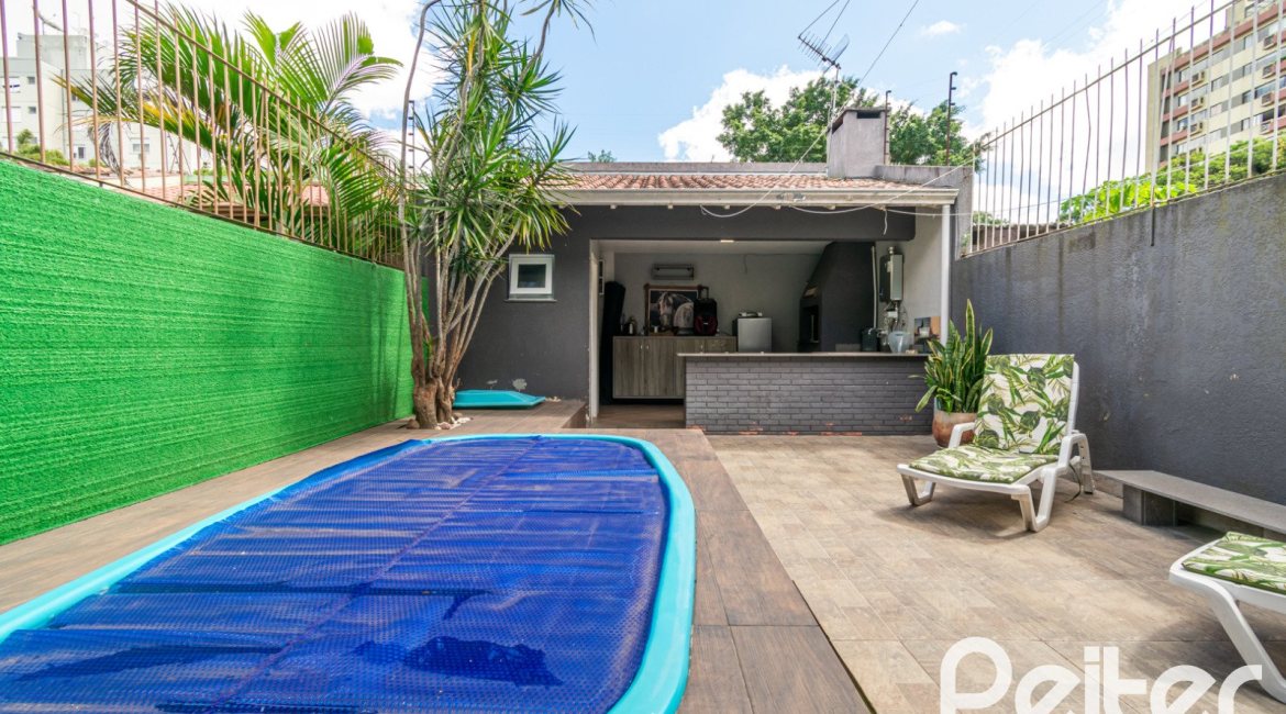 Casa à venda com 186m², 4 dormitórios, 1 suíte, 3 vagas, no bairro Tristeza em Porto Alegre