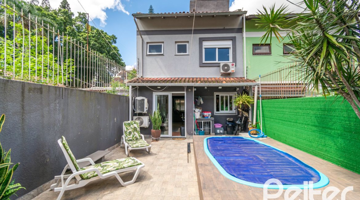 Casa à venda com 186m², 4 dormitórios, 1 suíte, 3 vagas, no bairro Tristeza em Porto Alegre