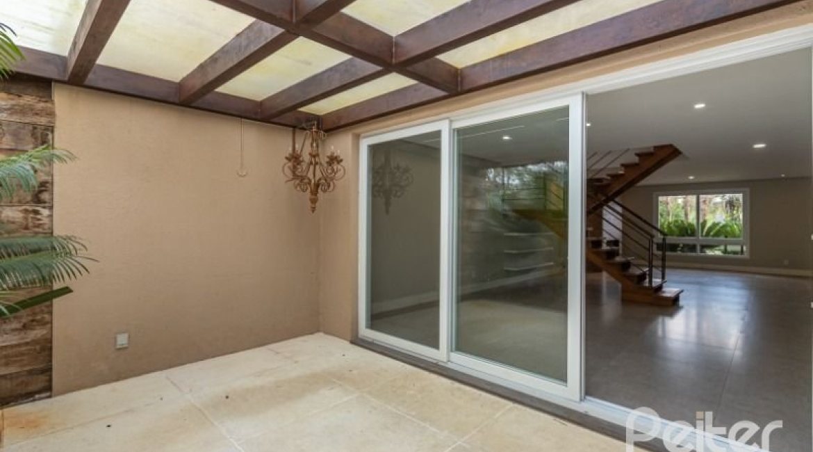 Casa em Condomínio à venda com 243m², 3 dormitórios, 3 suítes, 4 vagas, no bairro Terra Ville em PORTO ALEGRE