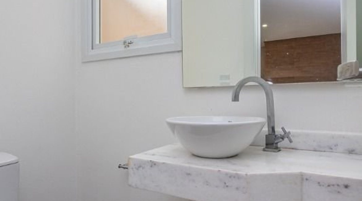 Casa em Condomínio à venda com 243m², 3 dormitórios, 3 suítes, 4 vagas, no bairro Terra Ville em PORTO ALEGRE