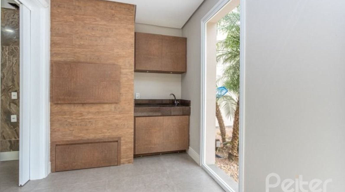 Casa em Condomínio à venda com 243m², 3 dormitórios, 3 suítes, 4 vagas, no bairro Terra Ville em PORTO ALEGRE