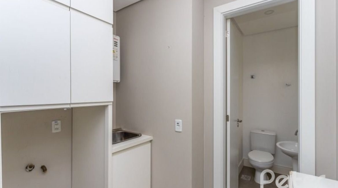 Casa em Condomínio à venda com 243m², 3 dormitórios, 3 suítes, 4 vagas, no bairro Terra Ville em PORTO ALEGRE