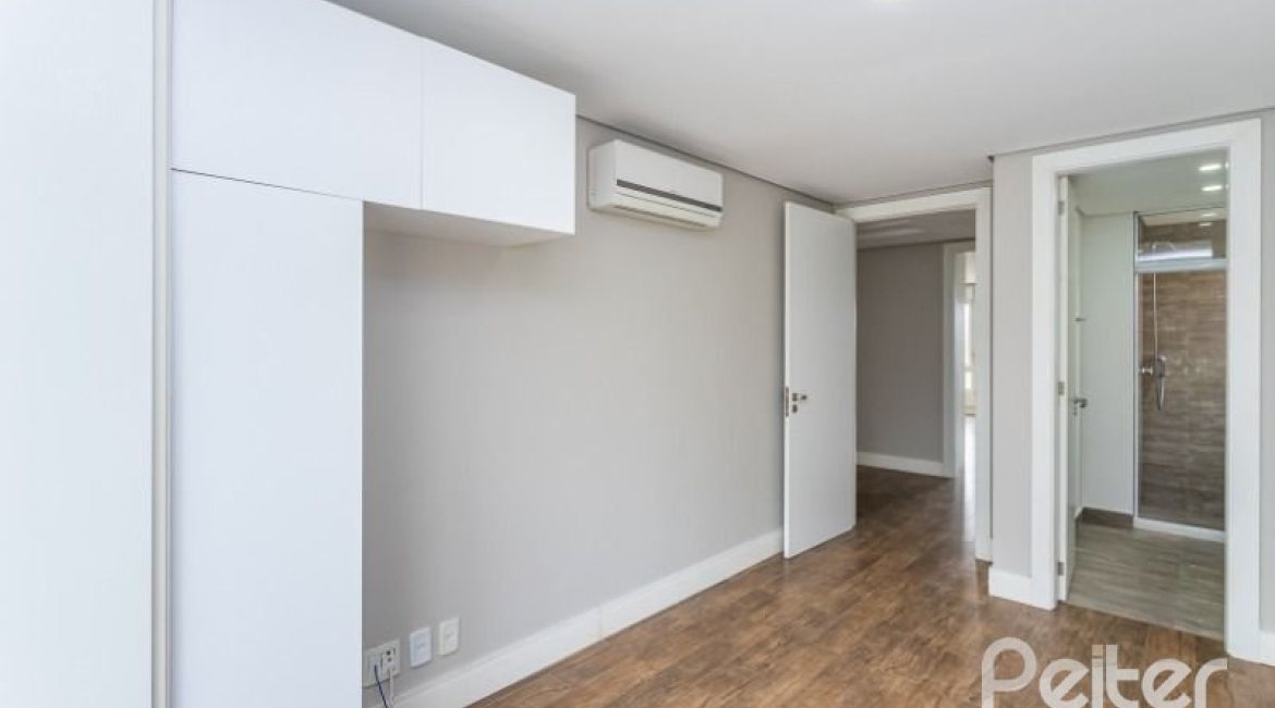 Casa em Condomínio à venda com 243m², 3 dormitórios, 3 suítes, 4 vagas, no bairro Terra Ville em PORTO ALEGRE