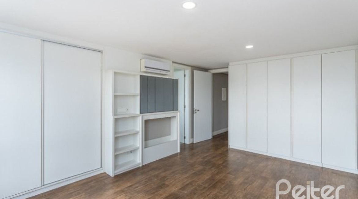 Casa em Condomínio à venda com 243m², 3 dormitórios, 3 suítes, 4 vagas, no bairro Terra Ville em PORTO ALEGRE