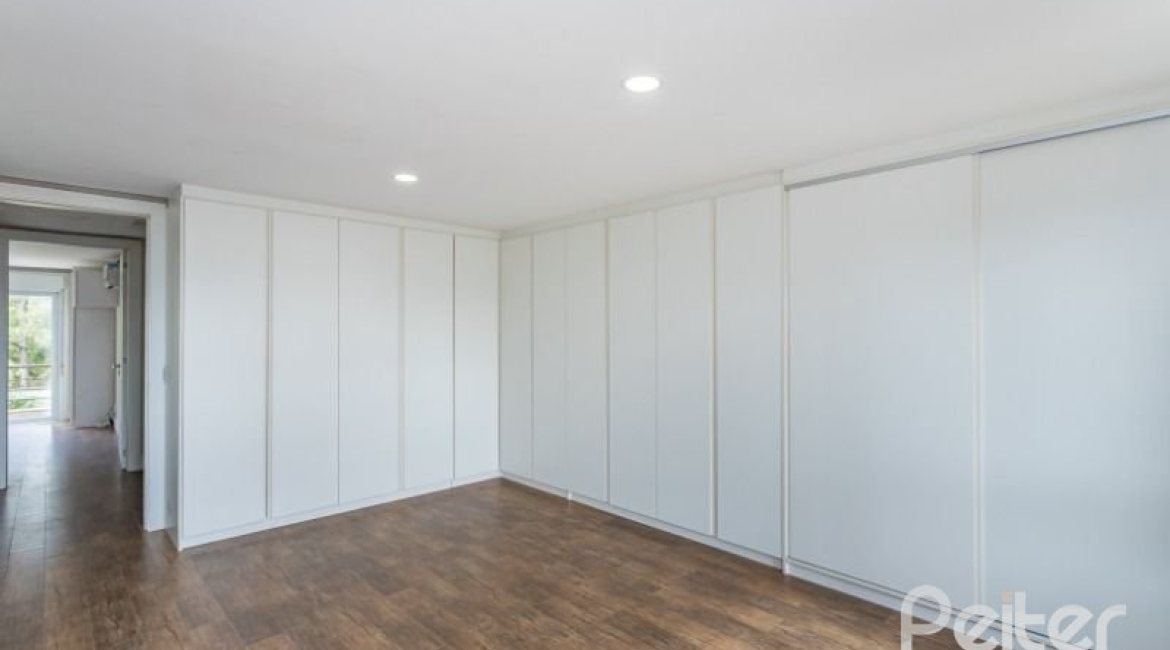 Casa em Condomínio à venda com 243m², 3 dormitórios, 3 suítes, 4 vagas, no bairro Terra Ville em PORTO ALEGRE