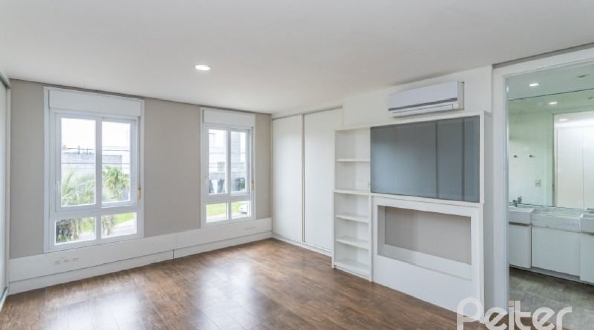 Casa em Condomínio à venda com 243m², 3 dormitórios, 3 suítes, 4 vagas, no bairro Terra Ville em PORTO ALEGRE