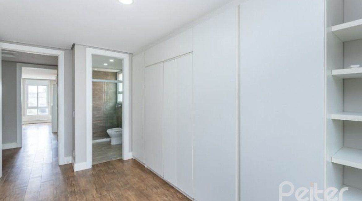 Casa em Condomínio à venda com 243m², 3 dormitórios, 3 suítes, 4 vagas, no bairro Terra Ville em PORTO ALEGRE
