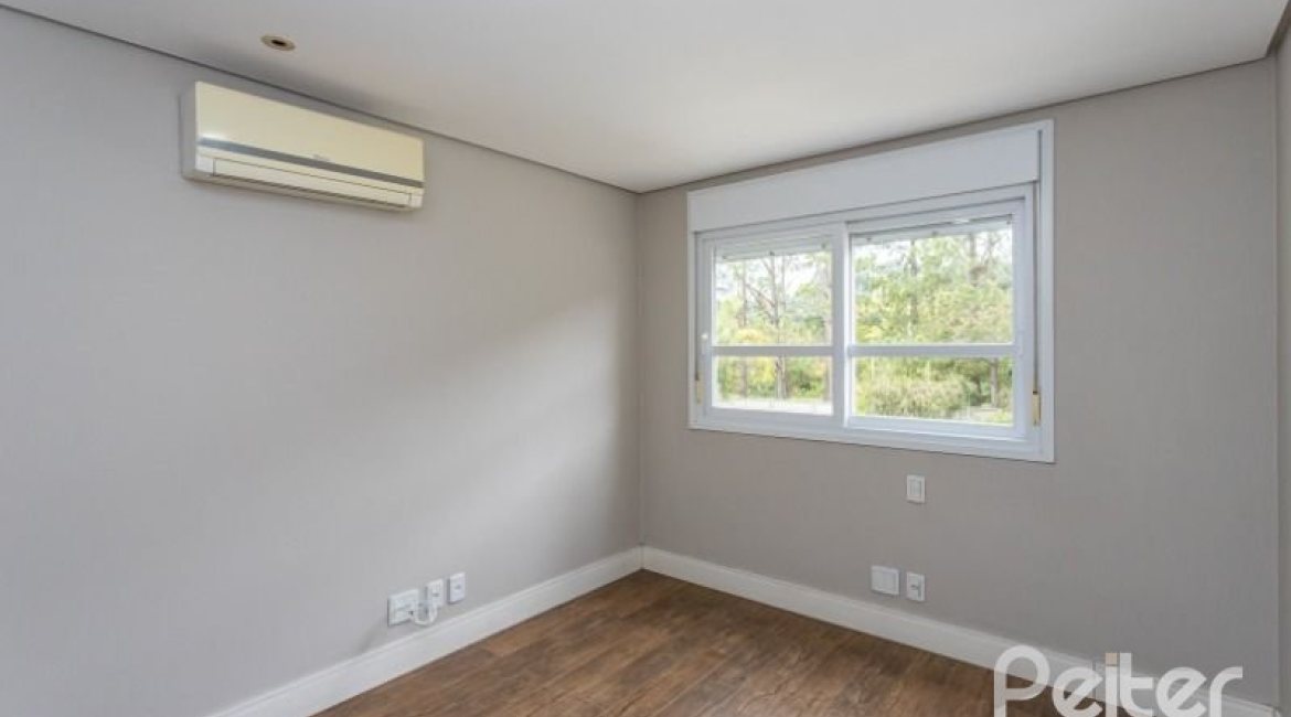 Casa em Condomínio à venda com 243m², 3 dormitórios, 3 suítes, 4 vagas, no bairro Terra Ville em PORTO ALEGRE