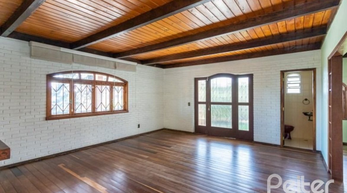 Casa à venda com 263m², 3 dormitórios, 2 suítes, 2 vagas, no bairro Jardim Isabel em Porto Alegre