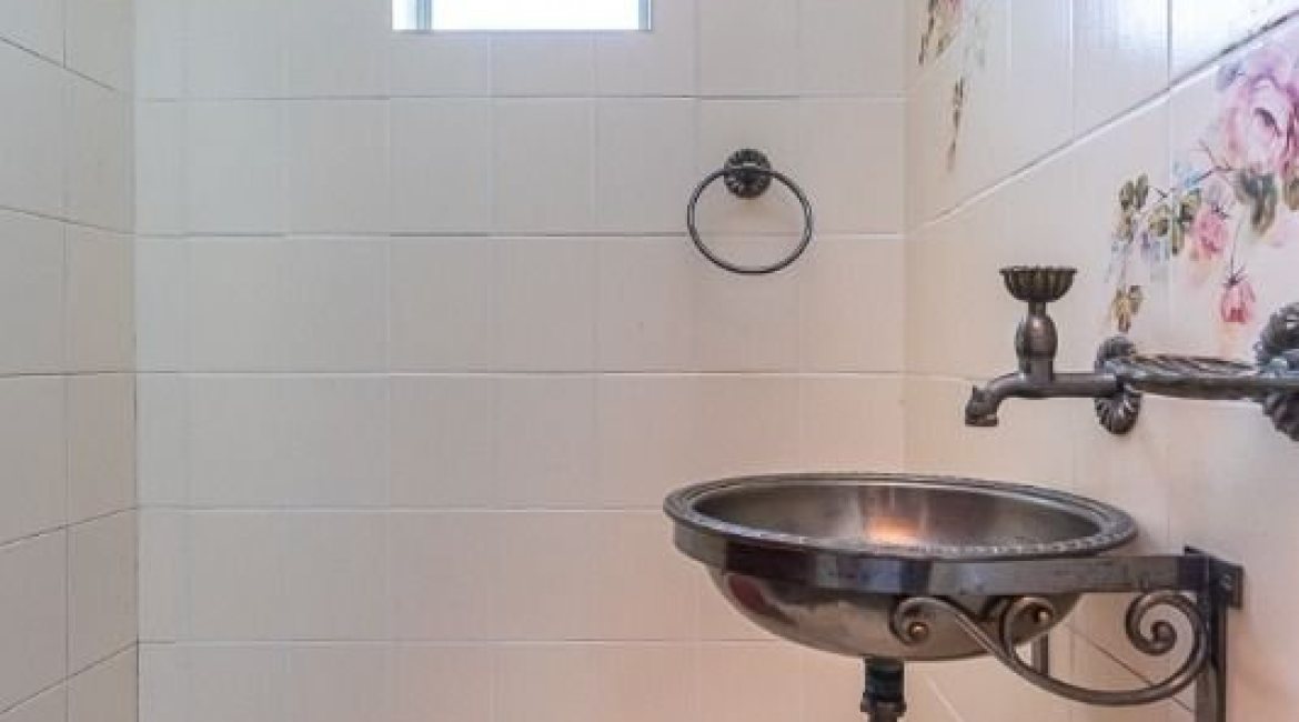 Casa à venda com 263m², 3 dormitórios, 2 suítes, 2 vagas, no bairro Jardim Isabel em Porto Alegre