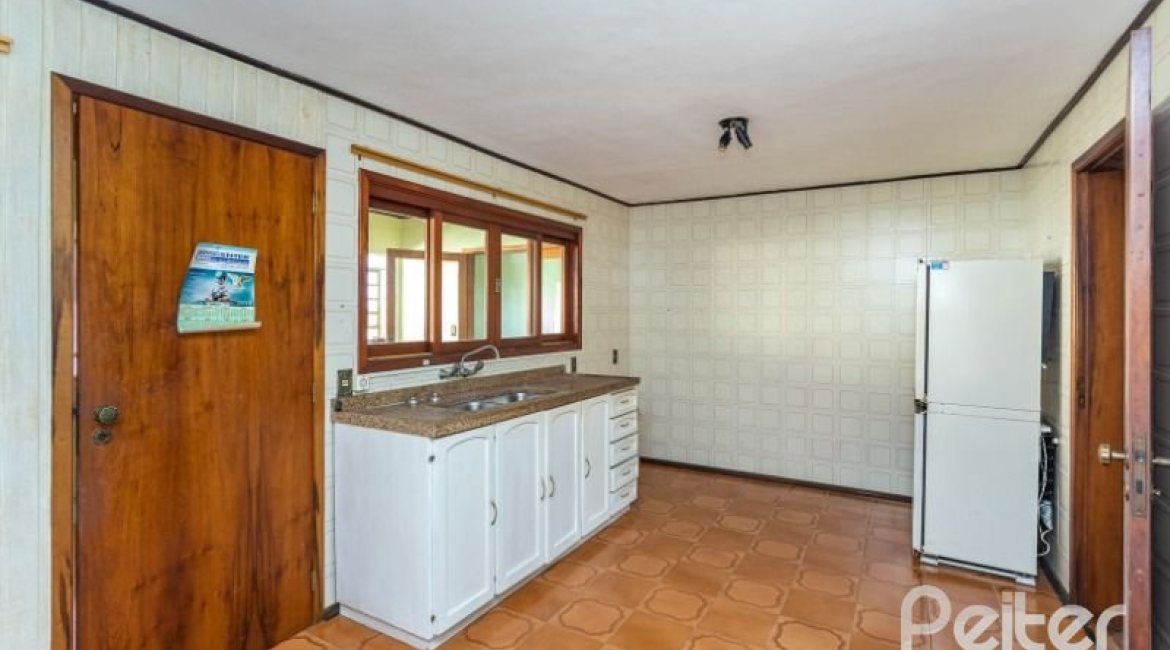 Casa à venda com 263m², 3 dormitórios, 2 suítes, 2 vagas, no bairro Jardim Isabel em Porto Alegre