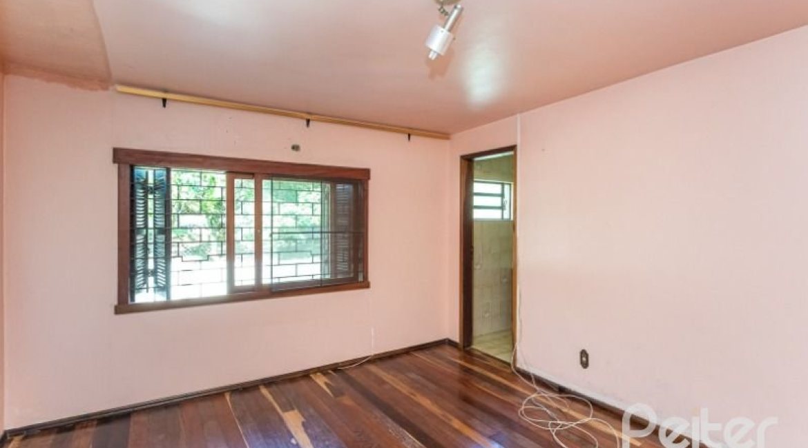 Casa à venda com 263m², 3 dormitórios, 2 suítes, 2 vagas, no bairro Jardim Isabel em Porto Alegre