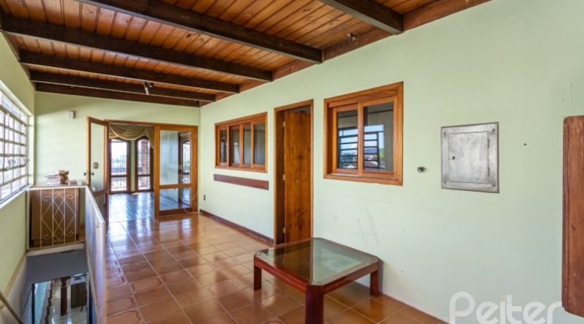 Casa à venda com 263m², 3 dormitórios, 2 suítes, 2 vagas, no bairro Jardim Isabel em Porto Alegre