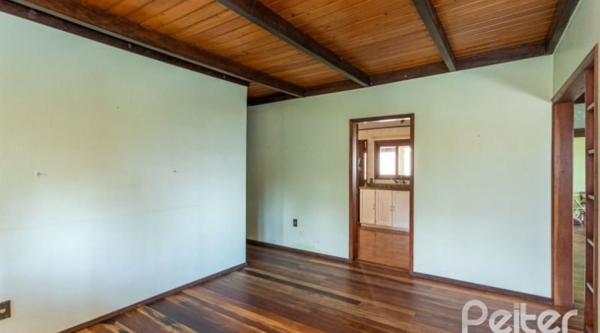 Casa à venda com 263m², 3 dormitórios, 2 suítes, 2 vagas, no bairro Jardim Isabel em Porto Alegre