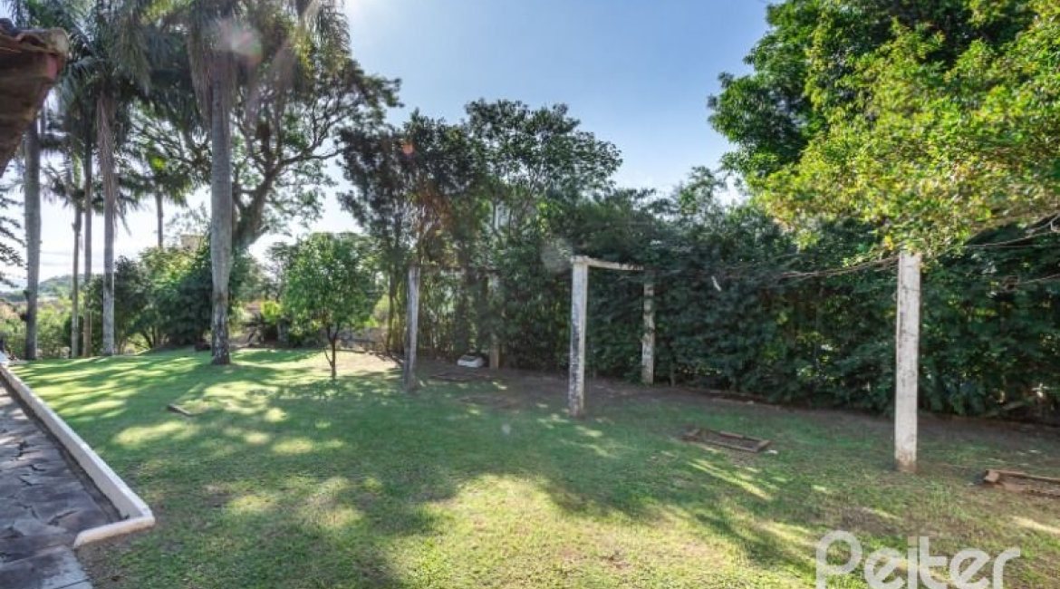 Casa à venda com 263m², 3 dormitórios, 2 suítes, 2 vagas, no bairro Jardim Isabel em Porto Alegre