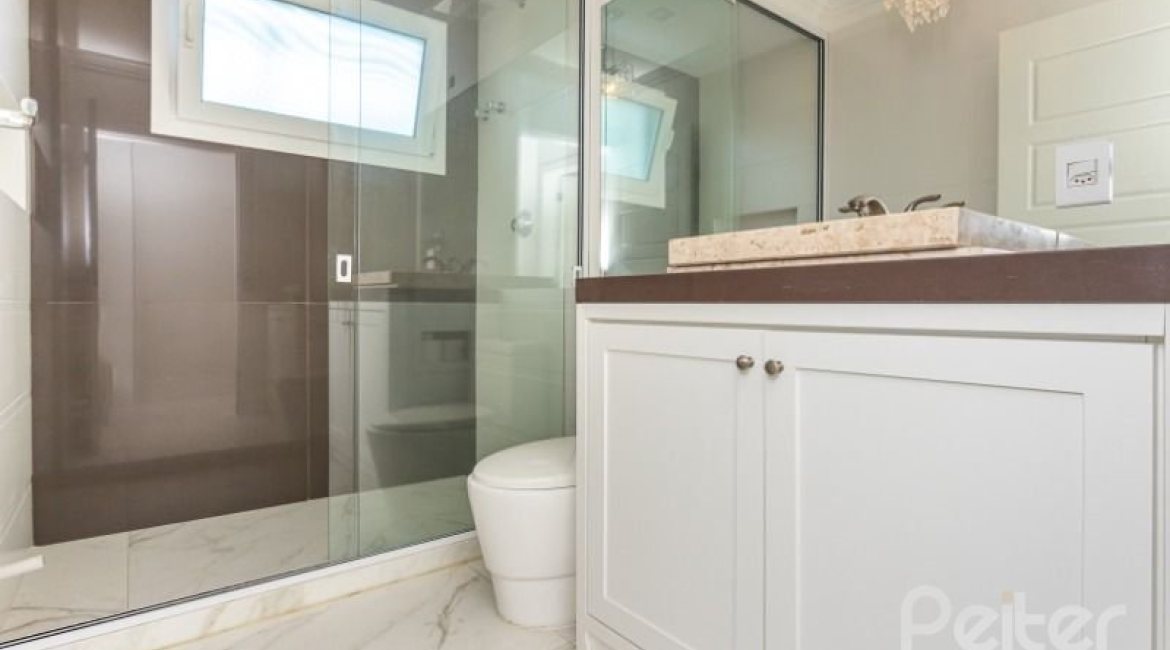 Casa em Condomínio à venda com 550m², 4 dormitórios, 4 suítes, 6 vagas, no bairro Terra Ville em Porto Alegre