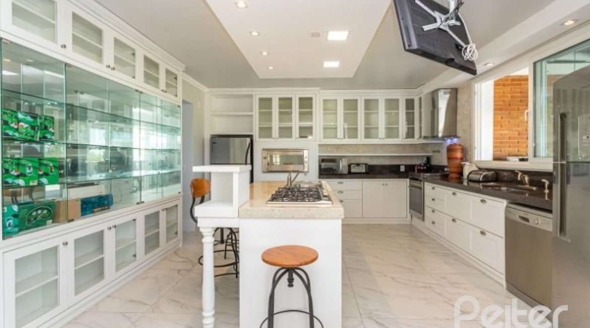 Casa em Condomínio à venda com 550m², 4 dormitórios, 4 suítes, 6 vagas, no bairro Terra Ville em Porto Alegre