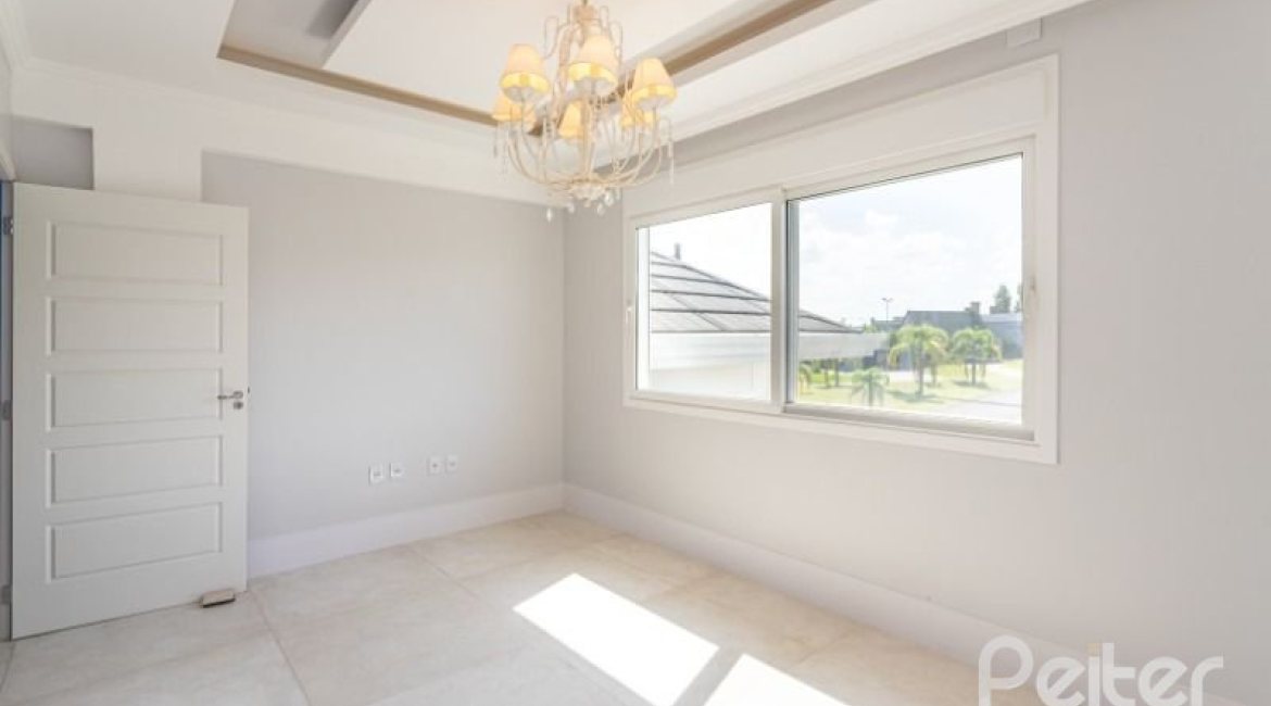 Casa em Condomínio à venda com 550m², 4 dormitórios, 4 suítes, 6 vagas, no bairro Terra Ville em Porto Alegre