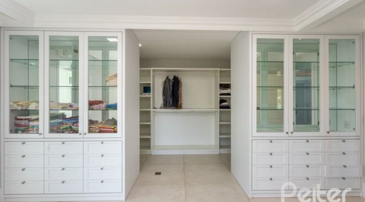 Casa em Condomínio à venda com 550m², 4 dormitórios, 4 suítes, 6 vagas, no bairro Terra Ville em Porto Alegre