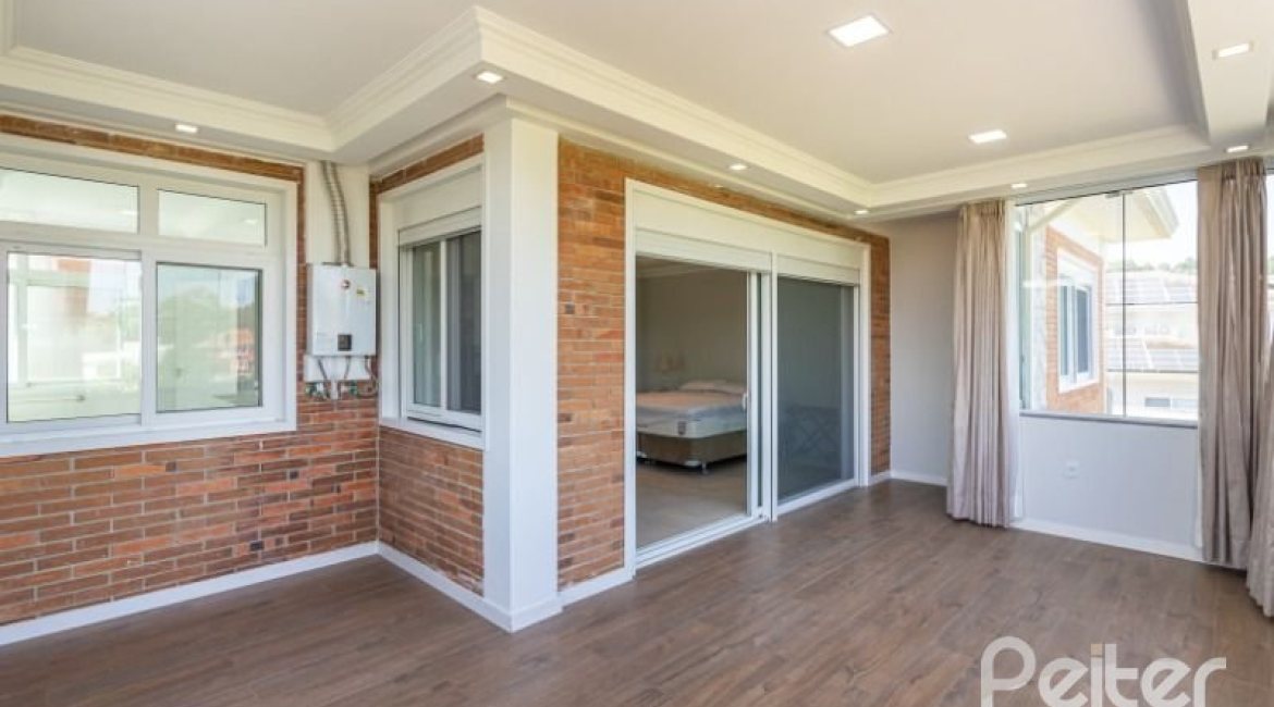 Casa em Condomínio à venda com 550m², 4 dormitórios, 4 suítes, 6 vagas, no bairro Terra Ville em Porto Alegre