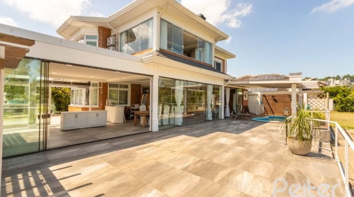 Casa em Condomínio à venda com 550m², 4 dormitórios, 4 suítes, 6 vagas, no bairro Terra Ville em Porto Alegre