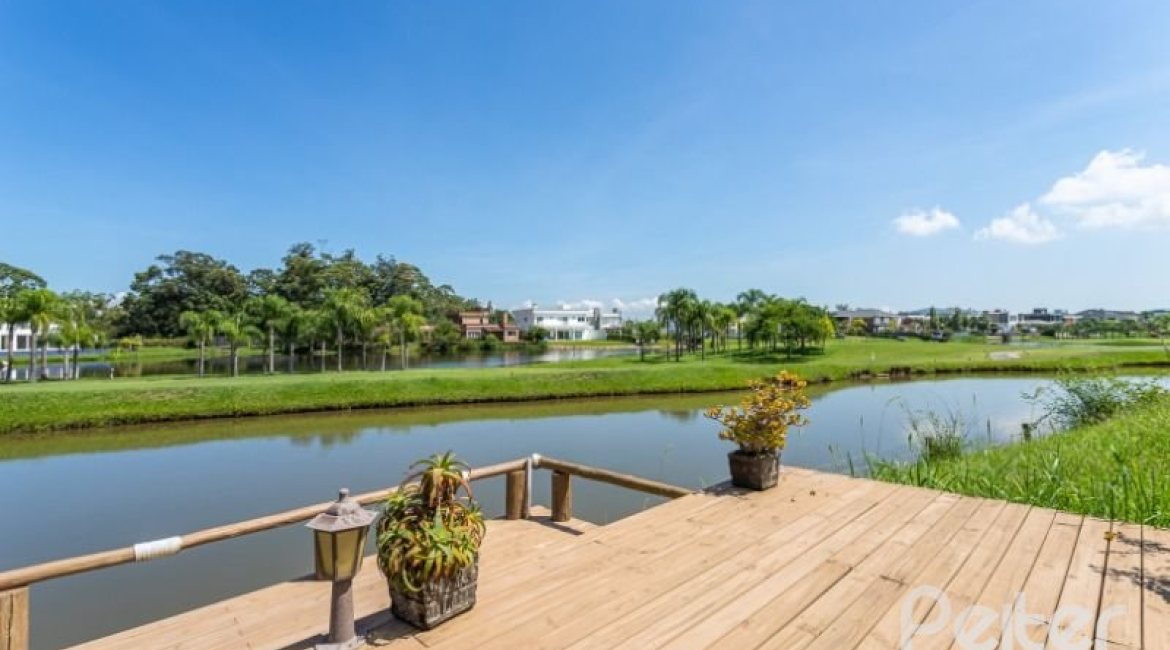 Casa em Condomínio à venda com 550m², 4 dormitórios, 4 suítes, 6 vagas, no bairro Terra Ville em Porto Alegre