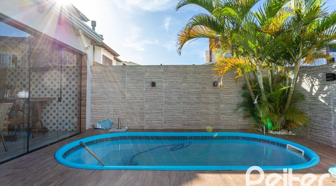 Casa à venda com 145m², 3 dormitórios, 1 suíte, 2 vagas, no bairro Hípica em Porto Alegre