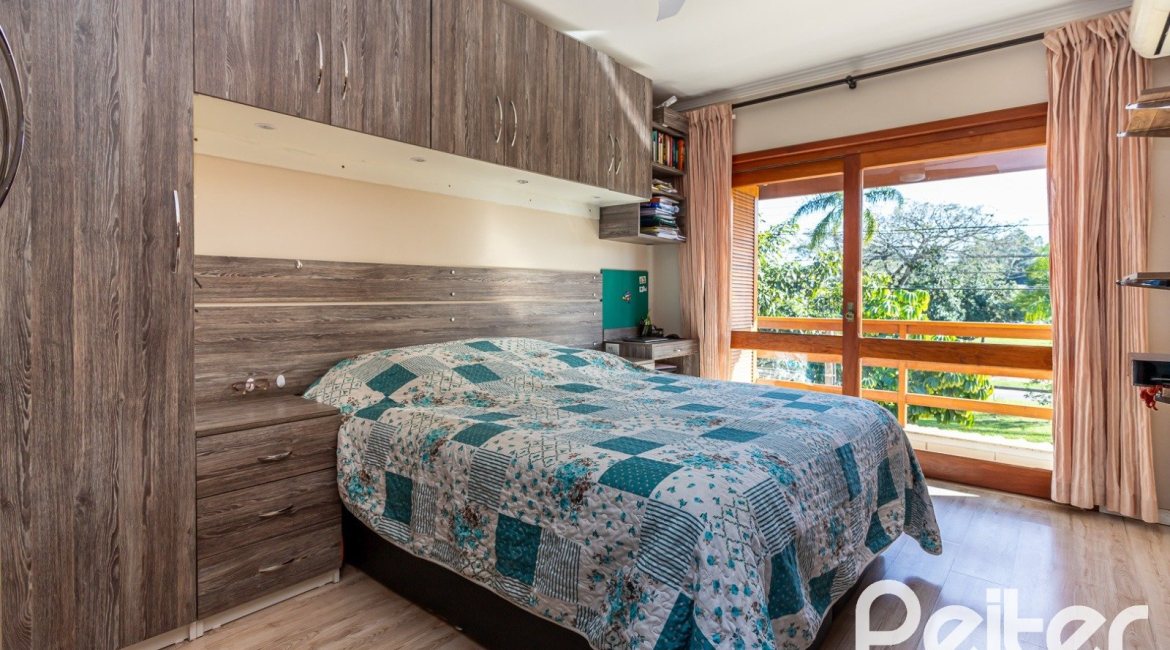 Casa à venda com 145m², 3 dormitórios, 1 suíte, 2 vagas, no bairro Hípica em Porto Alegre