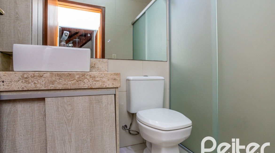 Casa à venda com 145m², 3 dormitórios, 1 suíte, 2 vagas, no bairro Hípica em Porto Alegre