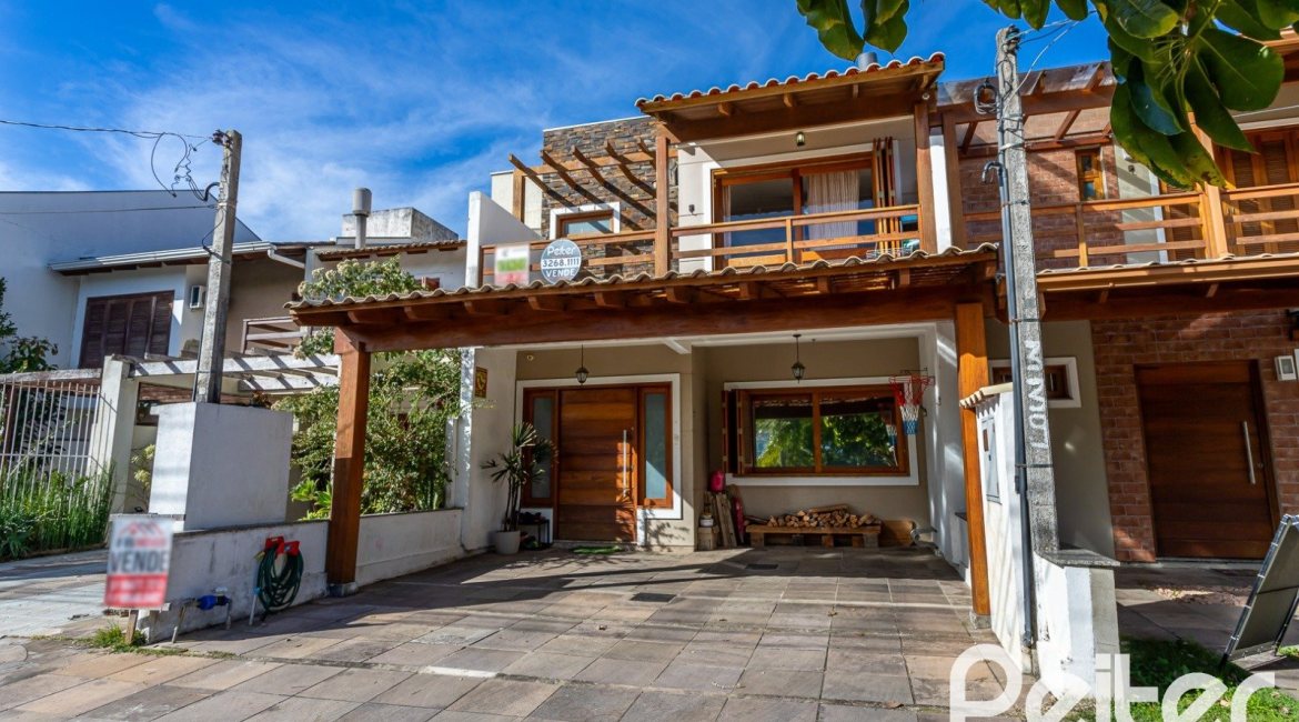 Casa à venda com 145m², 3 dormitórios, 1 suíte, 2 vagas, no bairro Hípica em Porto Alegre