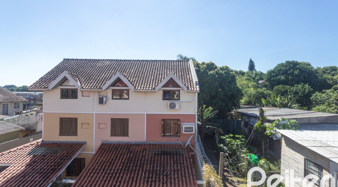 Casa em Condomínio à venda com 97m², 3 dormitórios, 2 vagas, no bairro Tristeza em Porto Alegre