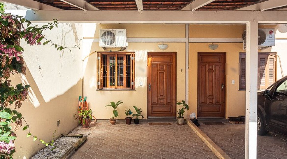 Casa em Condomínio à venda com 97m², 3 dormitórios, 2 vagas, no bairro Tristeza em Porto Alegre