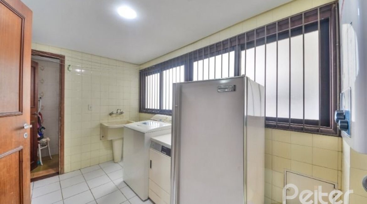 Apartamento à venda com 157m², 3 dormitórios, 1 suíte, 2 vagas, no bairro Tristeza em PORTO ALEGRE