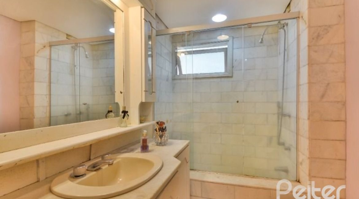 Apartamento à venda com 157m², 3 dormitórios, 1 suíte, 2 vagas, no bairro Tristeza em PORTO ALEGRE