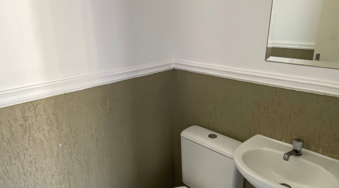 Casa à venda com 223m², 3 dormitórios, 1 suíte, 3 vagas, no bairro Guarujá em Porto Alegre