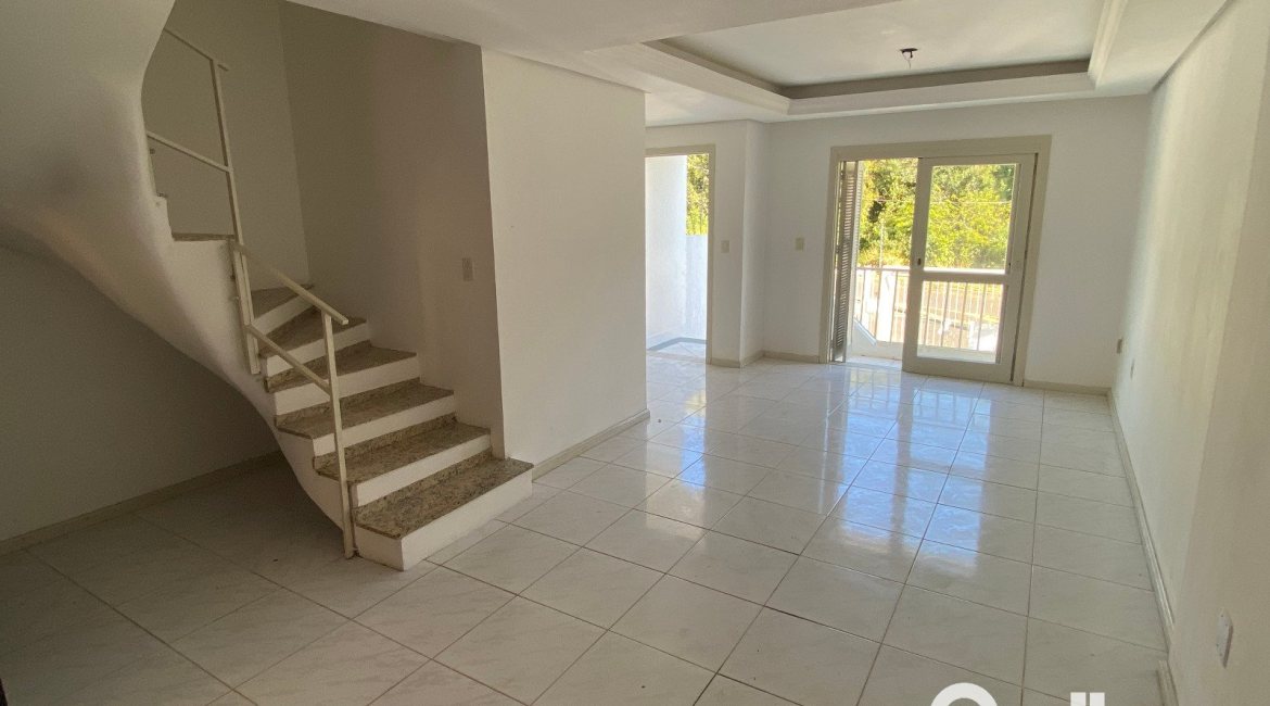 Casa à venda com 223m², 3 dormitórios, 1 suíte, 3 vagas, no bairro Guarujá em Porto Alegre