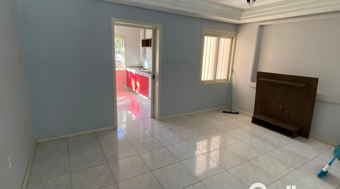 Casa à venda com 223m², 3 dormitórios, 1 suíte, 3 vagas, no bairro Guarujá em Porto Alegre