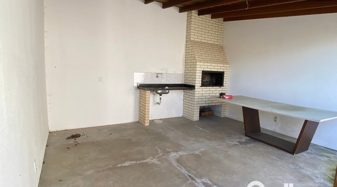 Casa à venda com 223m², 3 dormitórios, 1 suíte, 3 vagas, no bairro Guarujá em Porto Alegre