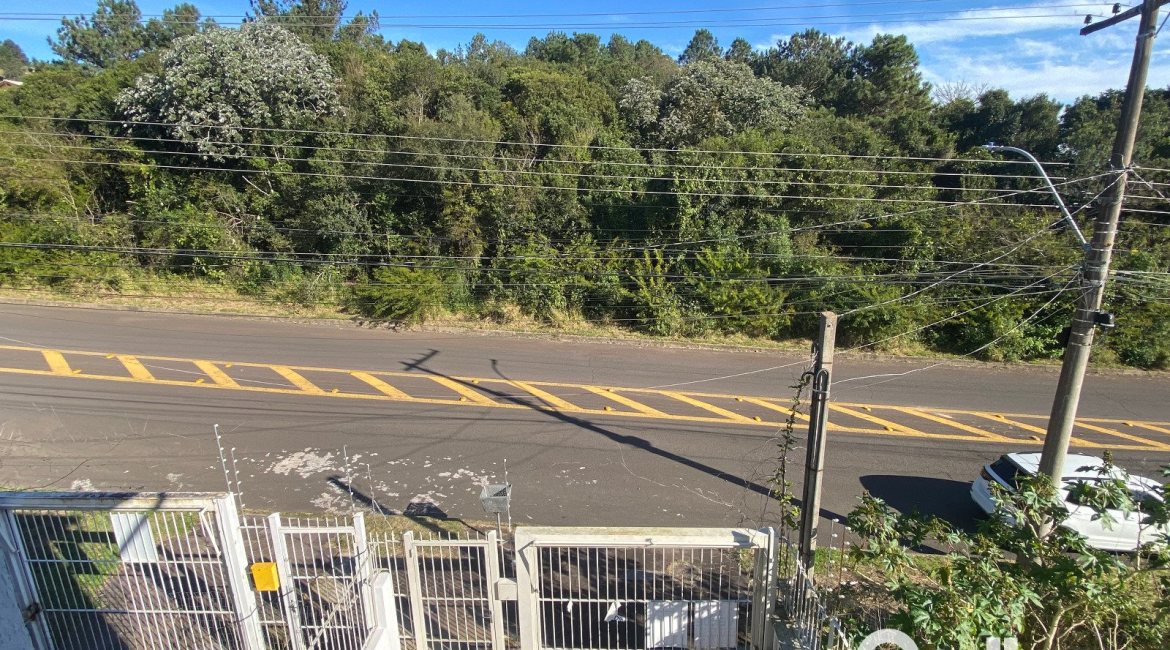 Casa à venda com 223m², 3 dormitórios, 1 suíte, 3 vagas, no bairro Guarujá em Porto Alegre