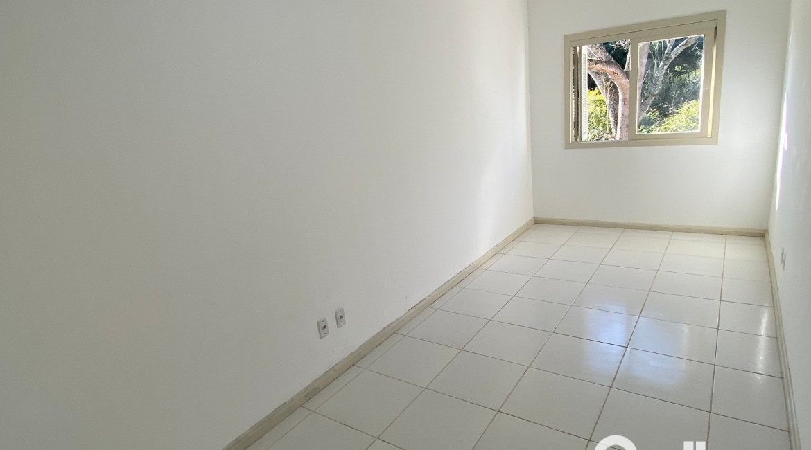 Casa à venda com 223m², 3 dormitórios, 1 suíte, 3 vagas, no bairro Guarujá em Porto Alegre