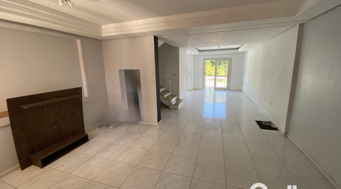 Casa à venda com 223m², 3 dormitórios, 1 suíte, 3 vagas, no bairro Guarujá em Porto Alegre