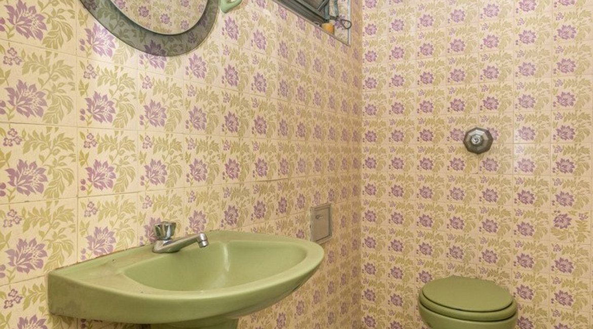 Casa à venda com 349m², 3 dormitórios, 1 suíte, 4 vagas, no bairro Vila Assunção em Porto Alegre