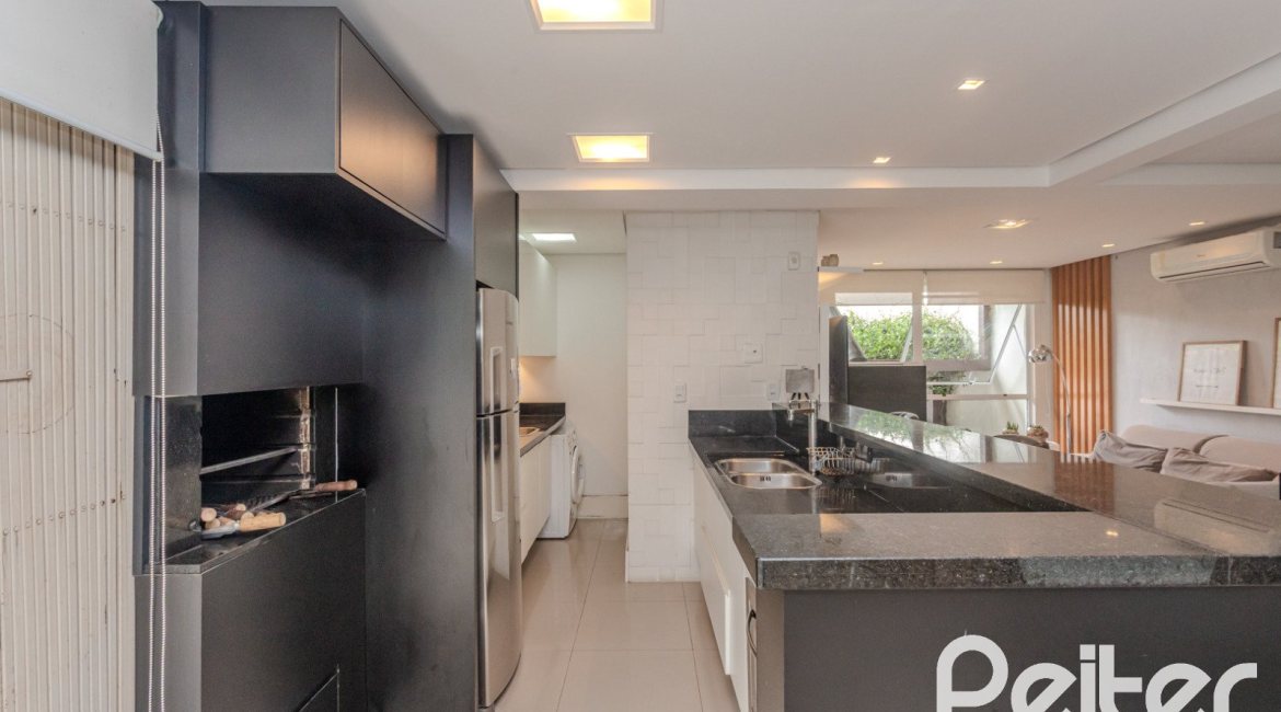 Casa em Condomínio à venda com 194m², 3 dormitórios, 3 suítes, 4 vagas, no bairro Ipanema em PORTO ALEGRE