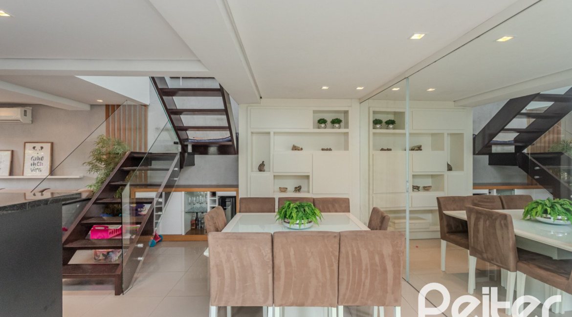 Casa em Condomínio à venda com 194m², 3 dormitórios, 3 suítes, 4 vagas, no bairro Ipanema em PORTO ALEGRE