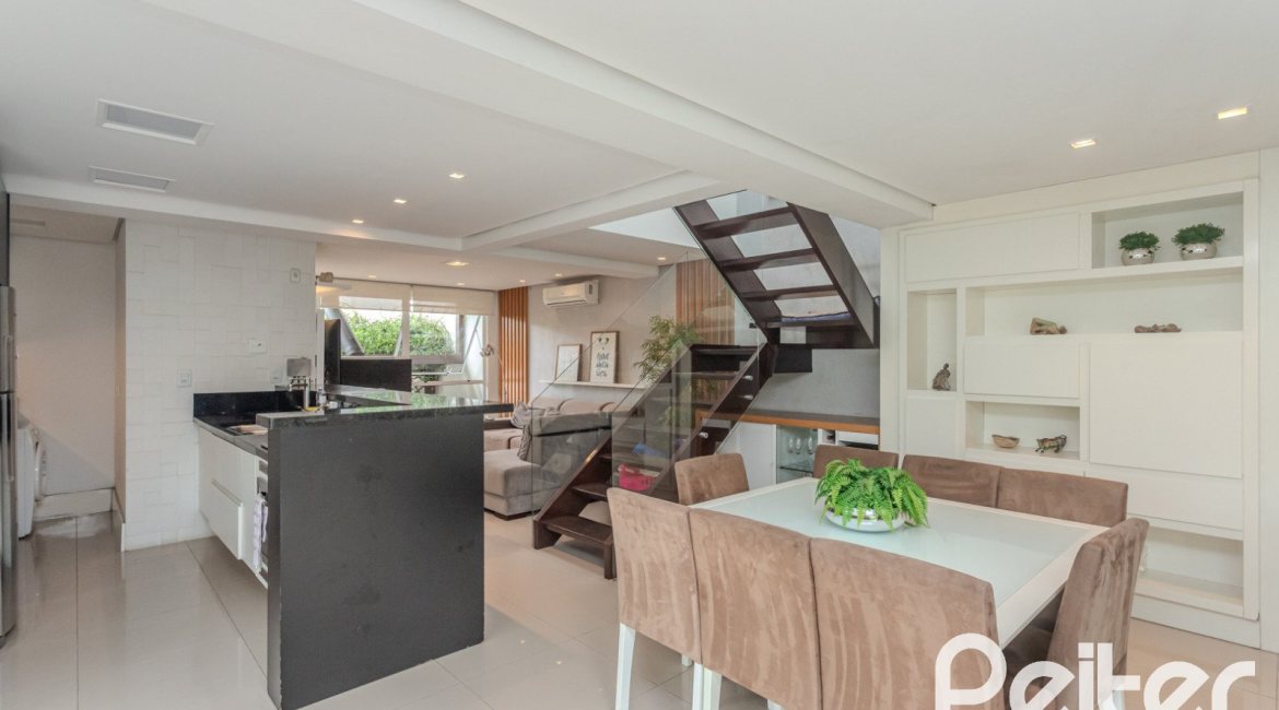 Casa em Condomínio à venda com 194m², 3 dormitórios, 3 suítes, 4 vagas, no bairro Ipanema em PORTO ALEGRE