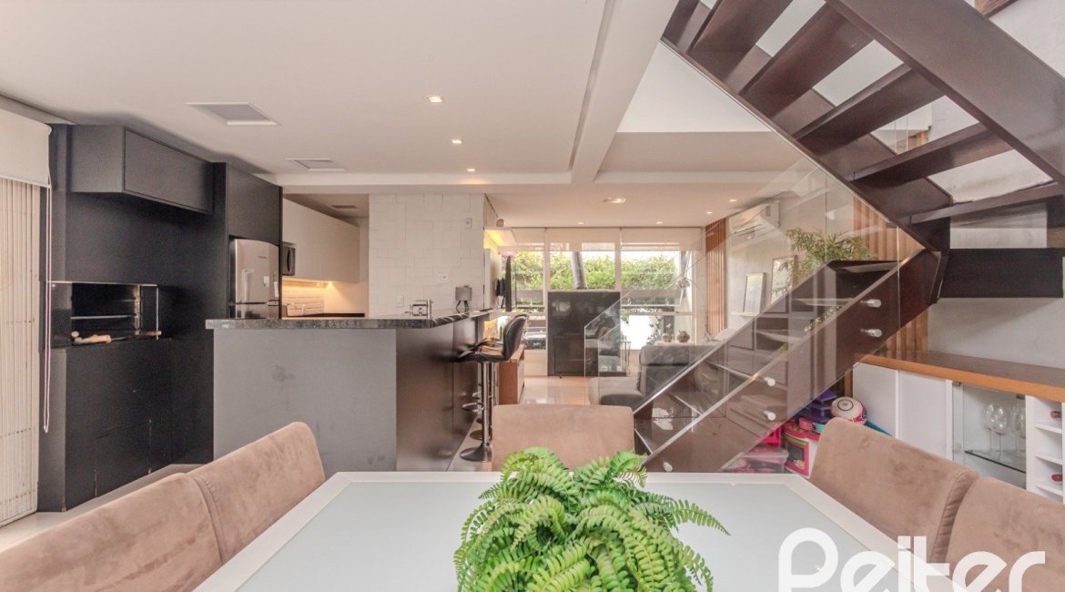 Casa em Condomínio à venda com 194m², 3 dormitórios, 3 suítes, 4 vagas, no bairro Ipanema em PORTO ALEGRE
