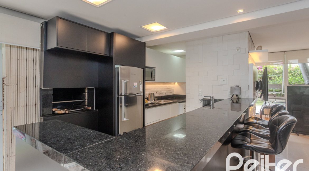 Casa em Condomínio à venda com 194m², 3 dormitórios, 3 suítes, 4 vagas, no bairro Ipanema em PORTO ALEGRE