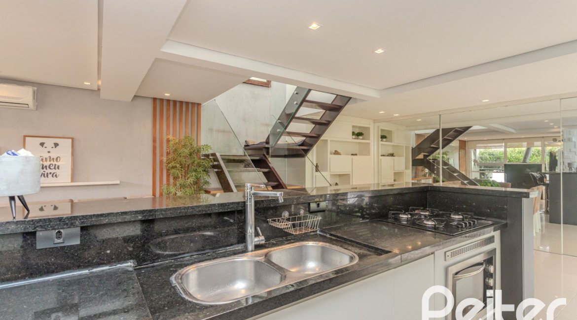 Casa em Condomínio à venda com 194m², 3 dormitórios, 3 suítes, 4 vagas, no bairro Ipanema em PORTO ALEGRE